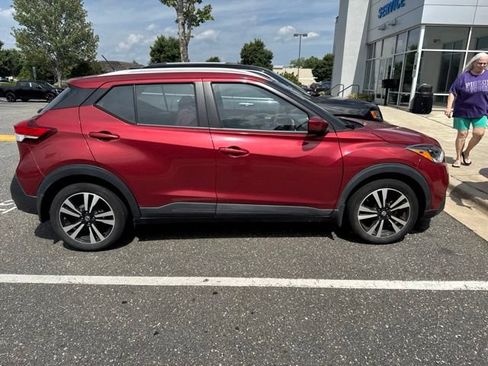 Used 2018 Nissan Kicks SV FWD image 4