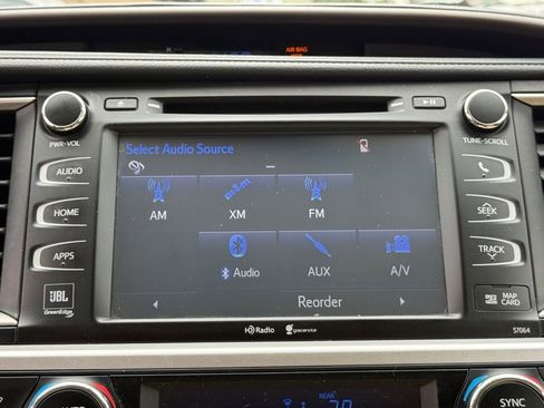 Used 2015 Toyota Highlander Limited w/ Driver Technology Package image 29