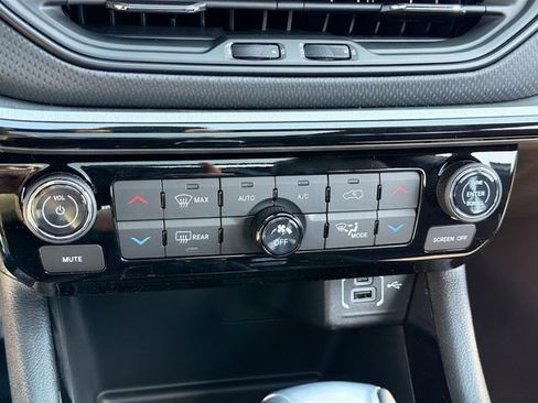 New 2026 Jeep Compass Trailhawk w/ Sun, Sound & Navigation Group AWD/4WD image 17