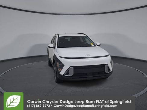 Used 2025 Hyundai Kona SEL AWD/4WD image 4