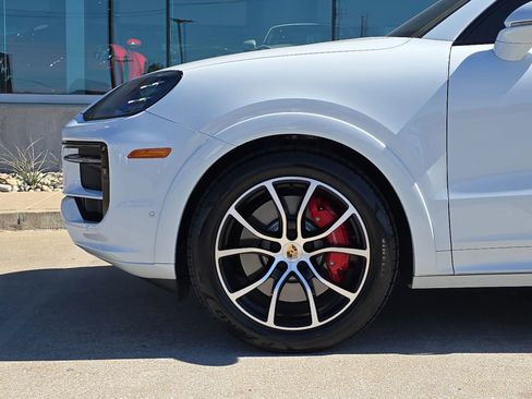 Certified 2024 Porsche Cayenne S image 11