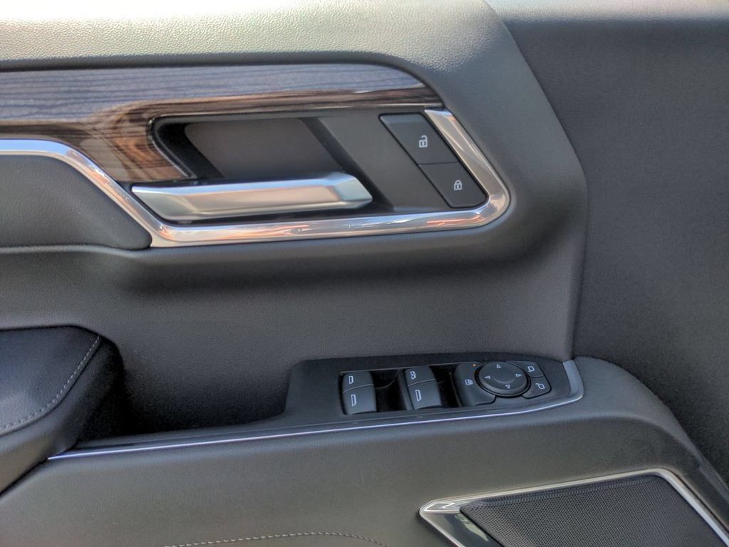Used 2023 Chevrolet Silverado 1500 LT AWD/4WD image 23