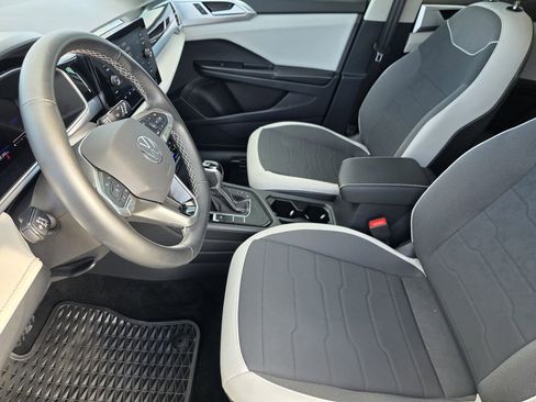 New 2026 Volkswagen Taos SE image 9