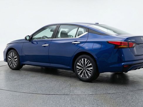 Used 2025 Nissan Altima 2.5 SV image 5