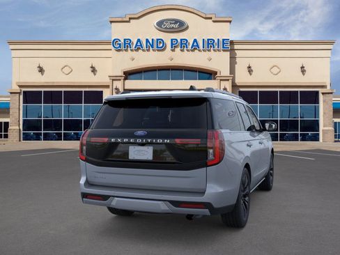 New 2025 Ford Expedition Platinum w/ Driver's Package image 8