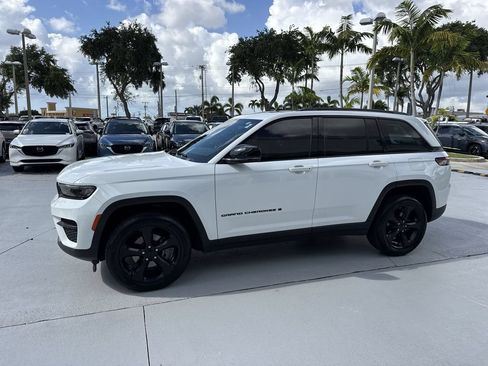 Used 2022 Jeep Grand Cherokee Altitude AWD/4WD image 10