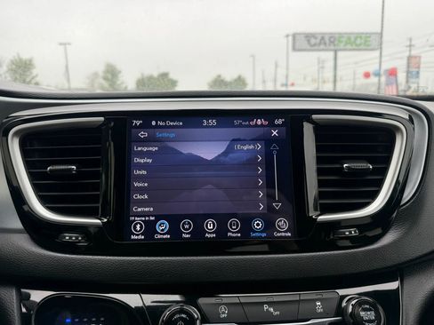 Used 2020 Chrysler Pacifica Touring-L Plus w/ S Appearance Package FWD image 46