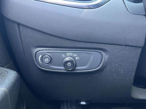 Used 2023 Chevrolet Equinox LS w/ LS Convenience Package image 11