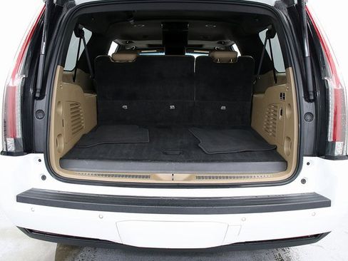 Used 2018 Cadillac Escalade ESV Platinum image 34