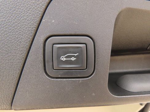 Used 2018 Buick Envision Essence FWD image 13