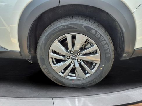 Used 2024 Nissan Pathfinder SV FWD image 18