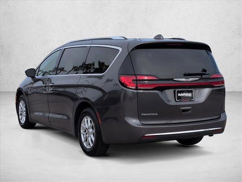 Used 2021 Chrysler Pacifica Touring-L image 8