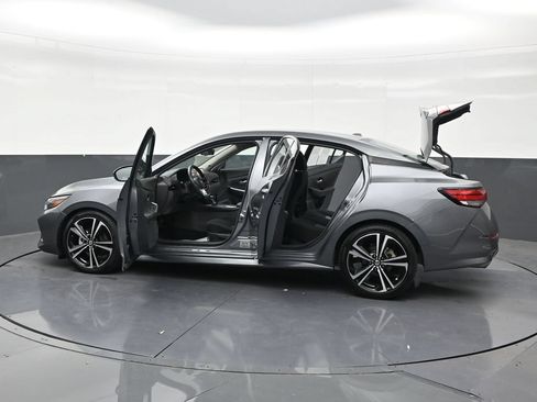 Used 2022 Nissan Sentra SR w/ Electronics Package FWD image 31