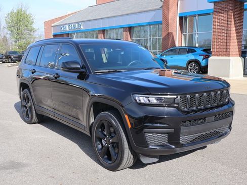 Used 2025 Jeep Grand Cherokee L Altitude AWD/4WD image 4