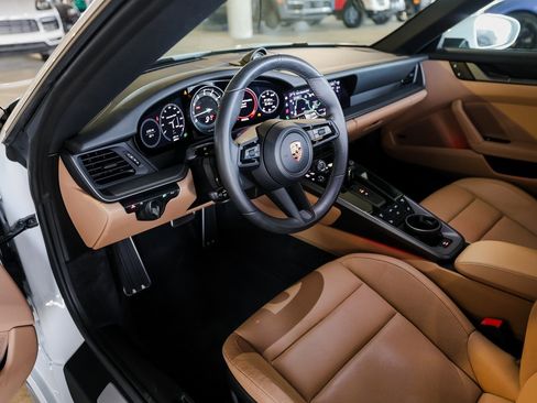 Certified 2022 Porsche 911 Carrera image 4