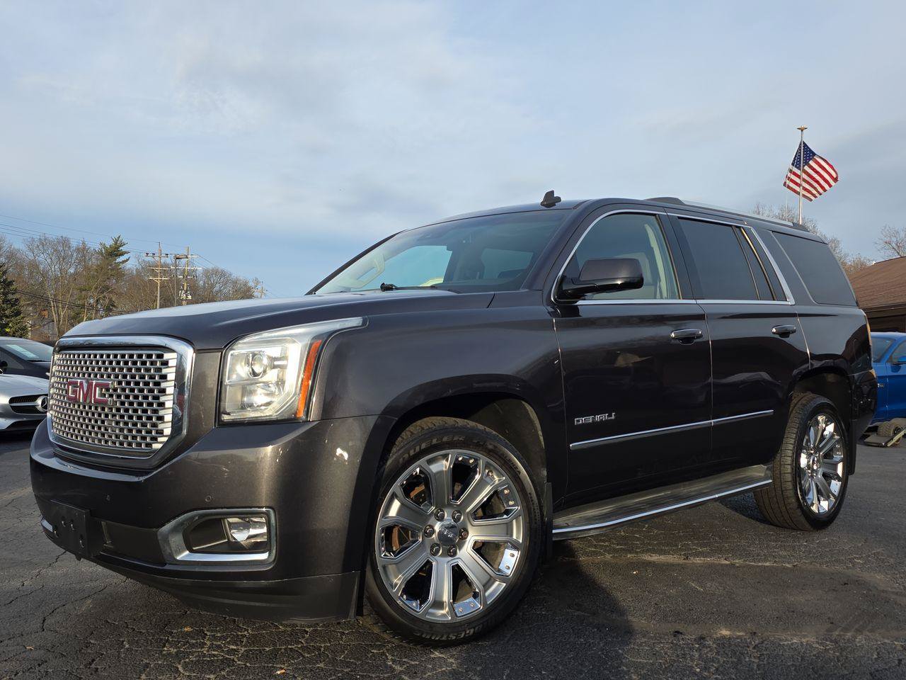 Used 2015 GMC Yukon Denali w/ Touring Package AWD/4WD image 1
