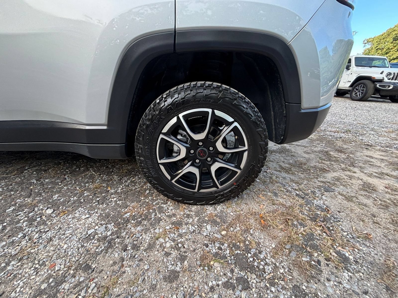 Used 2025 Jeep Compass Trailhawk AWD/4WD image 31