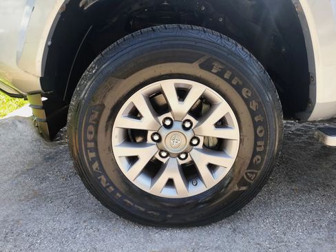 Used 2017 Toyota Tacoma TRD Sport image 24