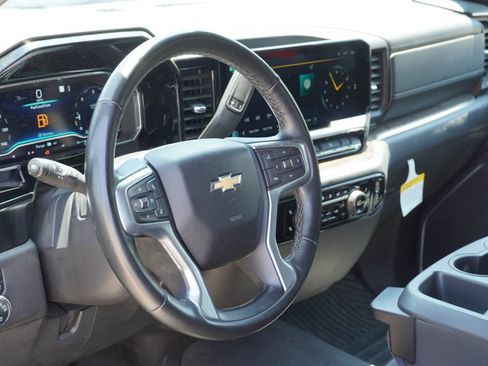 Used 2023 Chevrolet Silverado 1500 LT AWD/4WD image 16