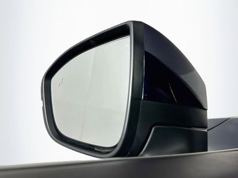 Used 2025 Nissan Pathfinder SV FWD image 16