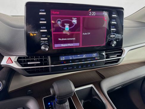 Used 2024 Toyota Sienna LE image 20