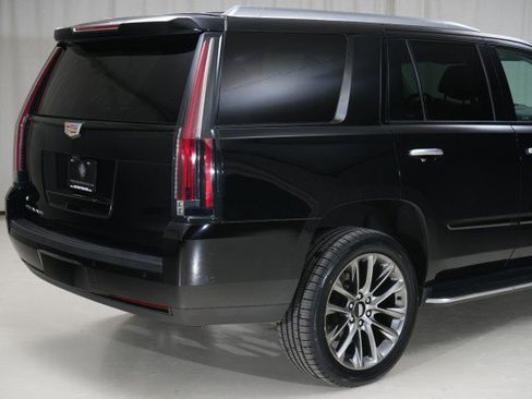 Used 2019 Cadillac Escalade Luxury w/ Escalade Sport Edition image 16