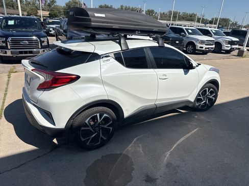 Used 2018 Toyota C-HR XLE FWD image 4