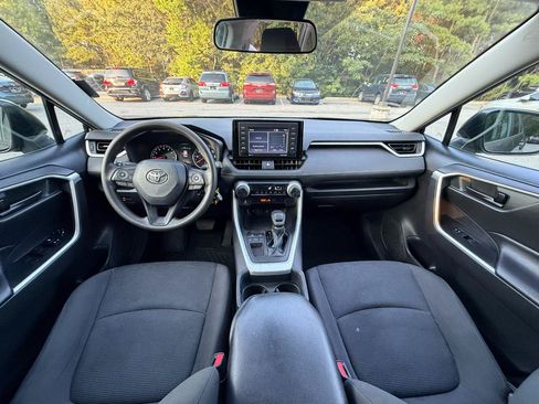 Used 2020 Toyota RAV4 LE FWD image 2