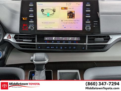 Used 2024 Toyota Sienna XLE image 31