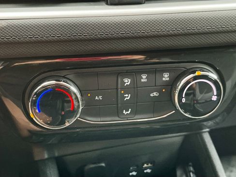 Used 2024 Chevrolet TrailBlazer LT FWD image 15