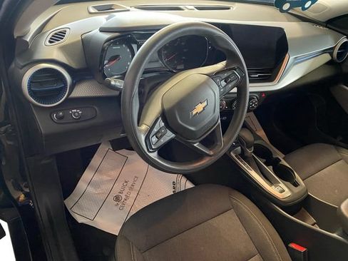 Used 2024 Chevrolet Trax LS w/ LS Convenience Package FWD image 12