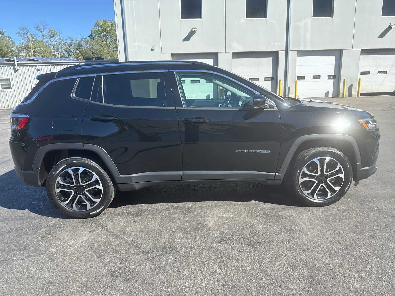 Used 2022 Jeep Compass Limited AWD/4WD image 2