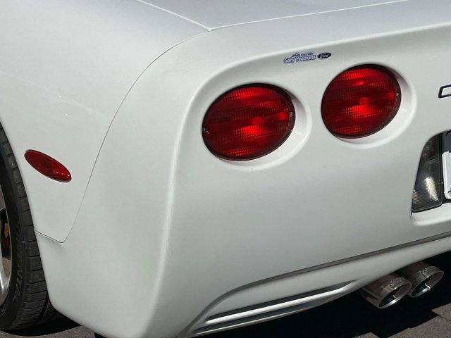 Used 2004 Chevrolet Corvette Convertible w/ Preferred Equipment Group RWD image 10