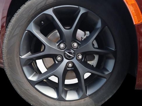 Used 2021 Chrysler Pacifica Touring-L w/ Premium & Safety Sphere Group FWD image 3