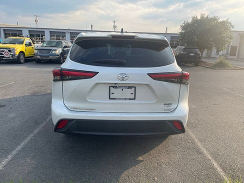 Used 2022 Toyota Highlander L AWD/4WD image 6