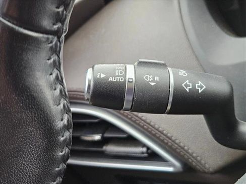 Used 2019 Jaguar F-PACE Prestige image 15