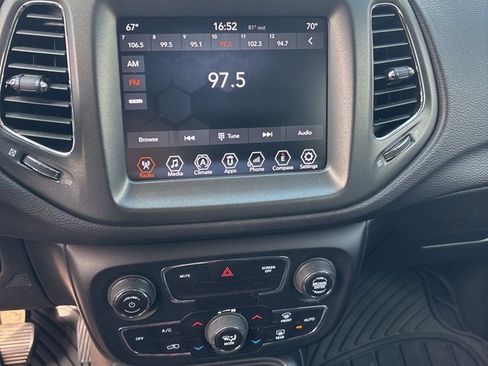 Used 2018 Jeep Compass Trailhawk AWD/4WD image 11