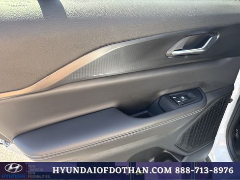 Used 2025 Jeep Grand Cherokee Laredo RWD image 11