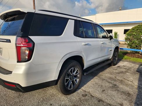 Used 2024 Chevrolet Tahoe Z71 w/ Luxury Package AWD/4WD image 5