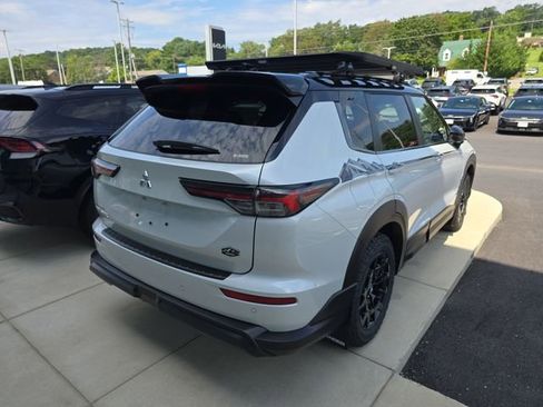 Used 2025 Mitsubishi Outlander AWD image 5