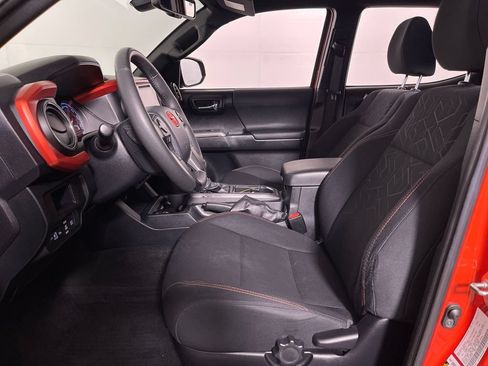 Certified 2018 Toyota Tacoma TRD Sport RWD image 12