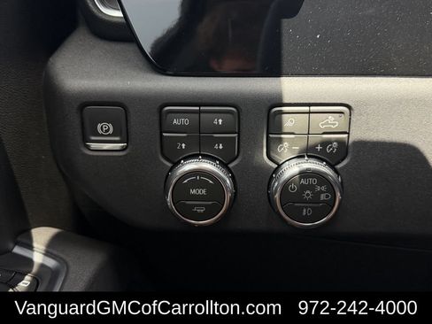 New 2026 GMC Sierra 1500 SLT AWD/4WD image 18