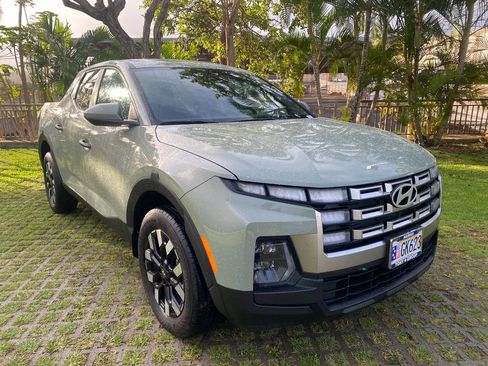 Certified 2025 Hyundai Santa Cruz SE image 1