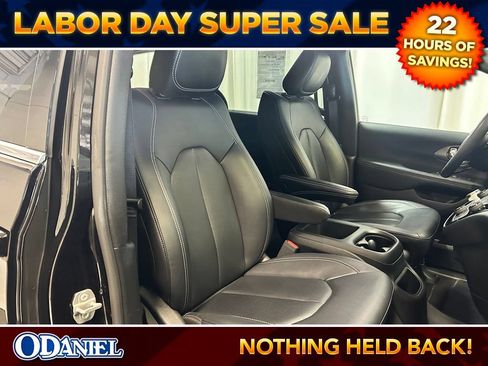 Used 2025 Chrysler Pacifica Select FWD image 23