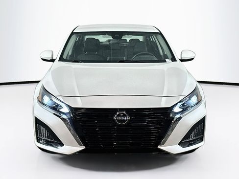Used 2023 Nissan Altima 2.5 SV FWD image 2