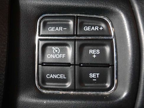 Used 2018 RAM 1500 Classic SLT w/ Luxury Group image 24