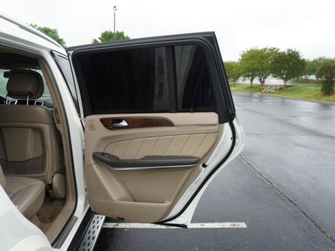 Used 2013 Mercedes-Benz GL 550 4MATIC image 21