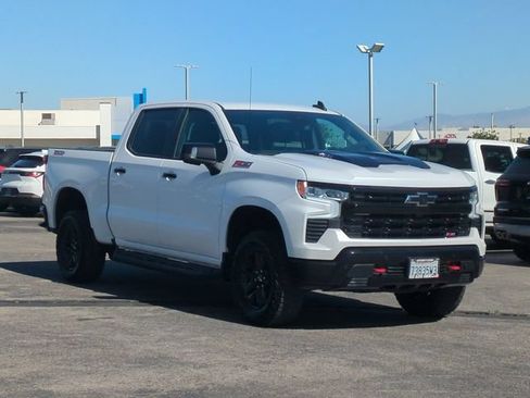Used 2024 Chevrolet Silverado 1500 LT Trail Boss w/ LT Trail Boss Premium Package AWD/4WD image 2