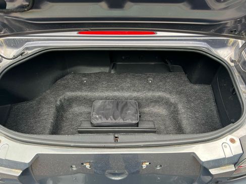 Used 2006 MAZDA MX-5 Miata Grand Touring RWD image 12