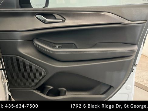 Used 2023 Jeep Grand Cherokee Laredo w/ Luxury Tech Group I image 23